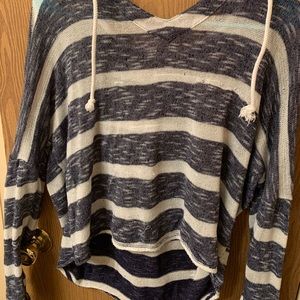 NO BOUNDARIES THIN HOODED SWEATER